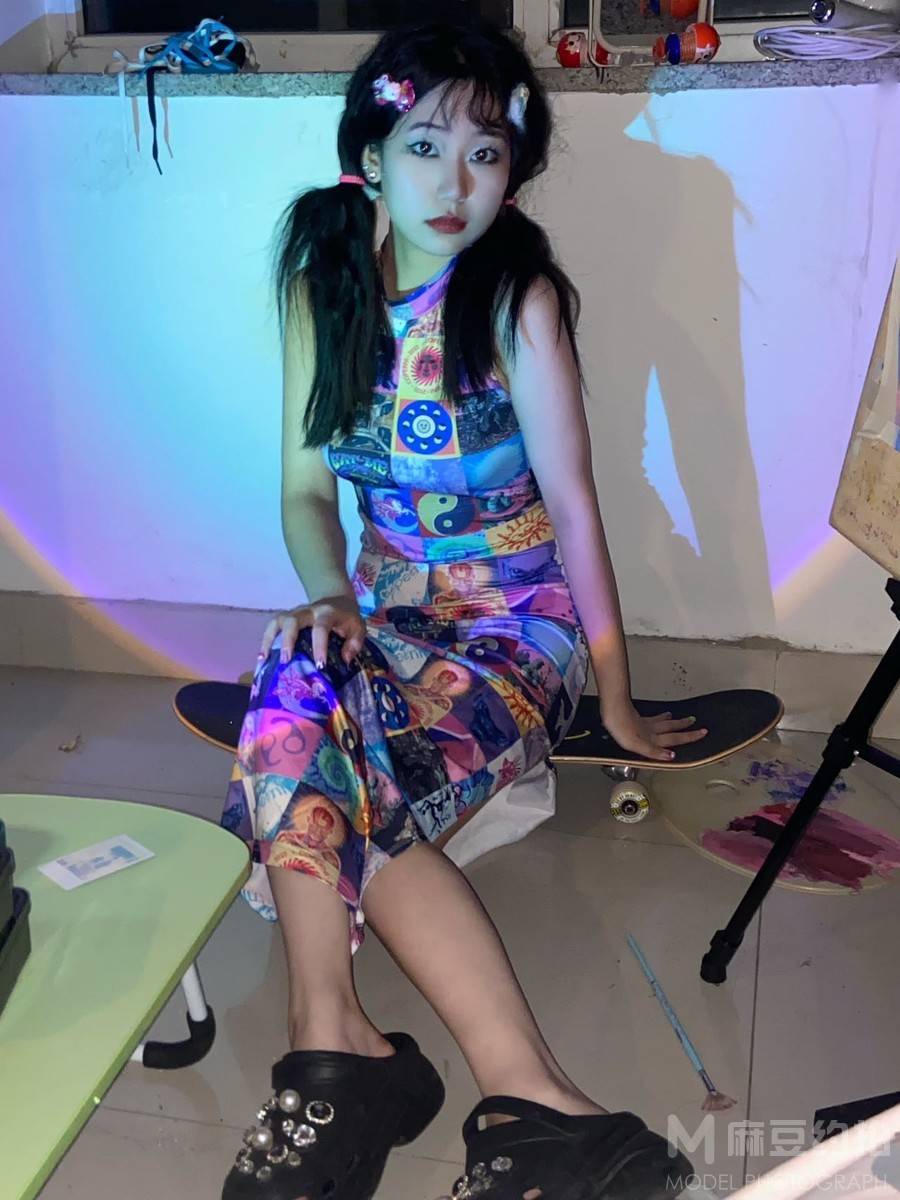 情绪模特