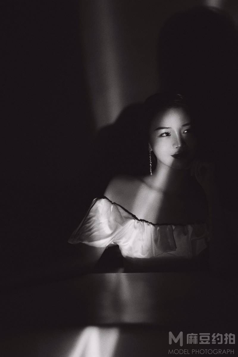 黑白模特