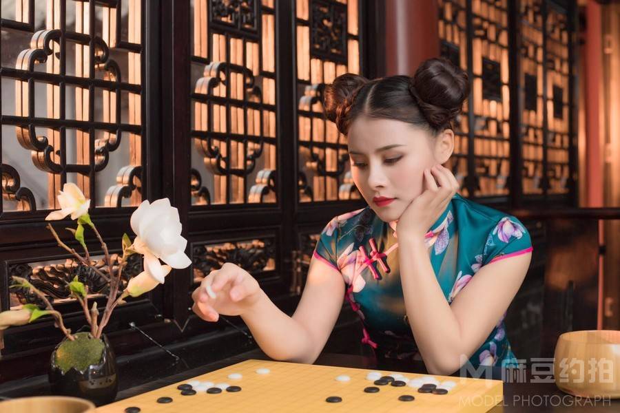 情绪模特