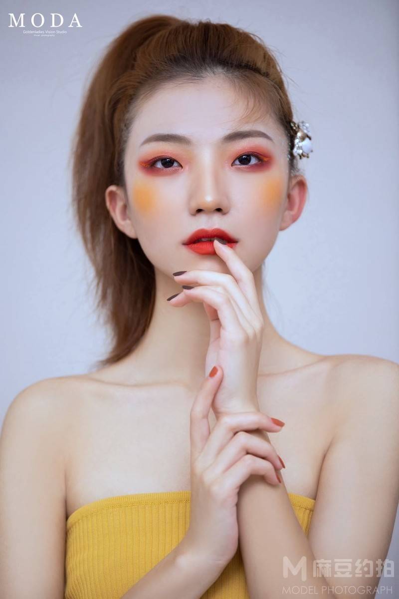 妆容模特