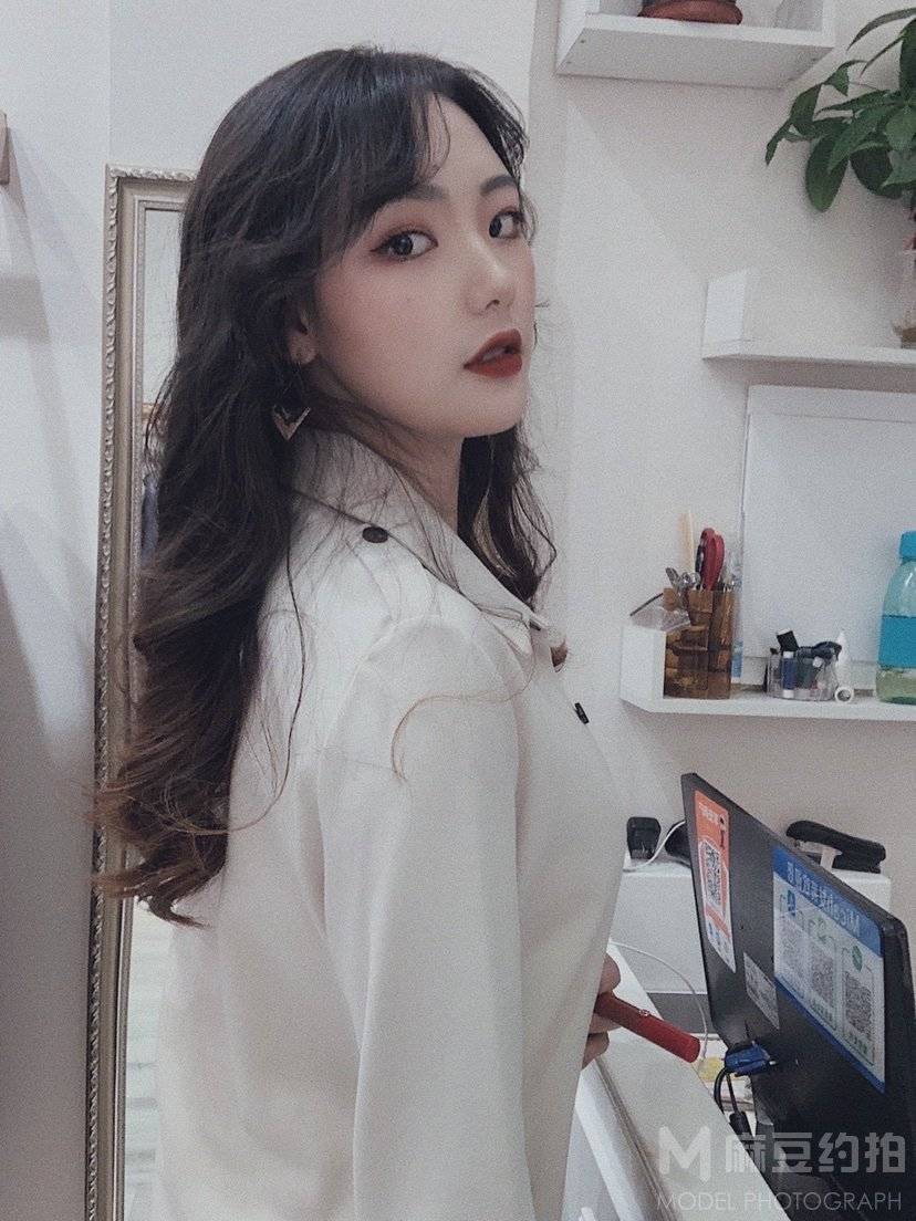 妆容模特