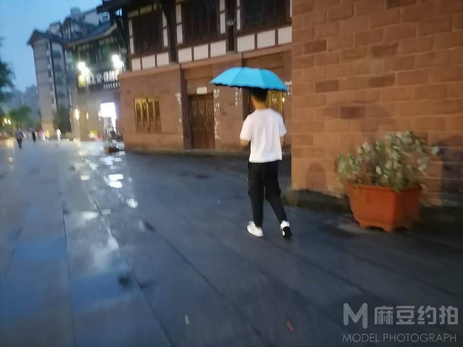 情绪模特