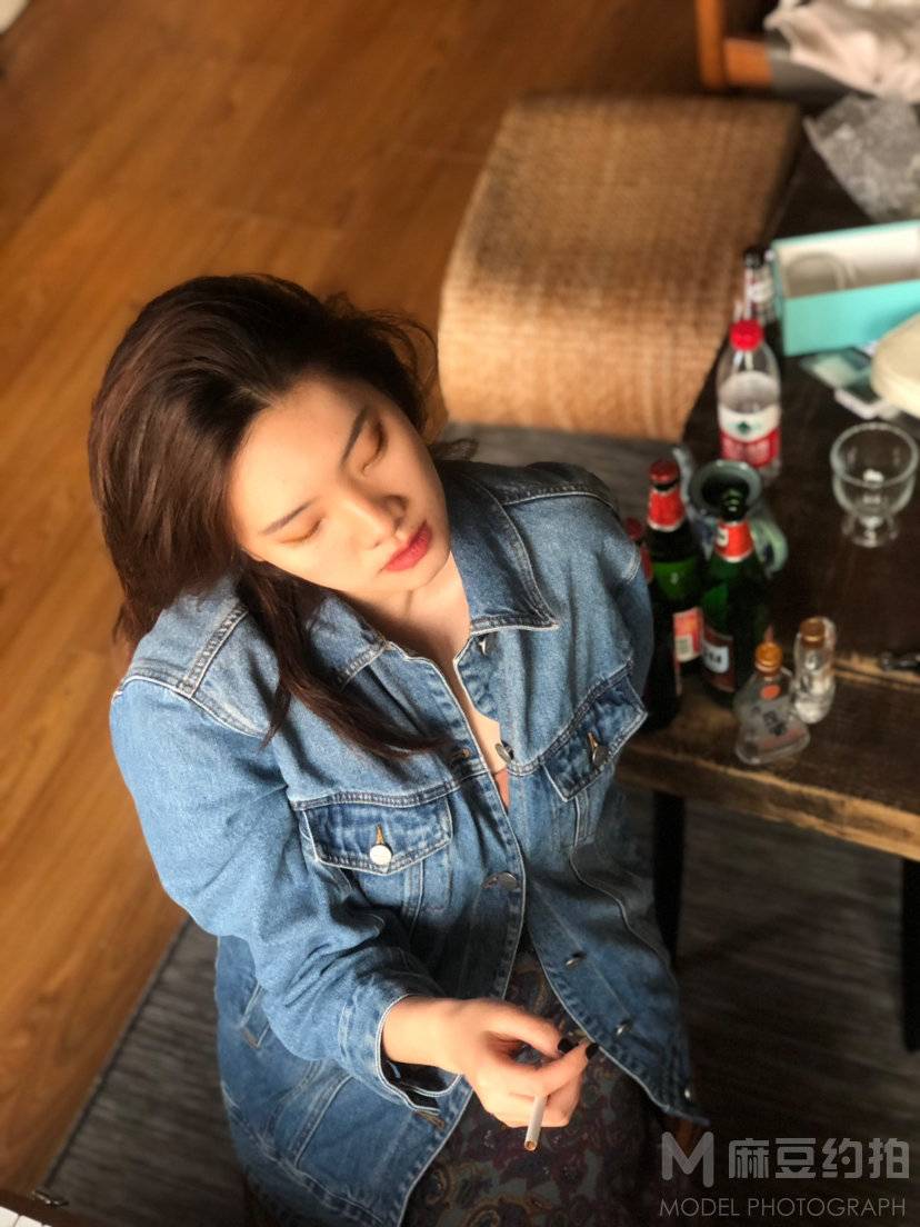 情绪模特