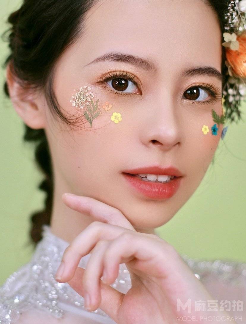 妆容模特