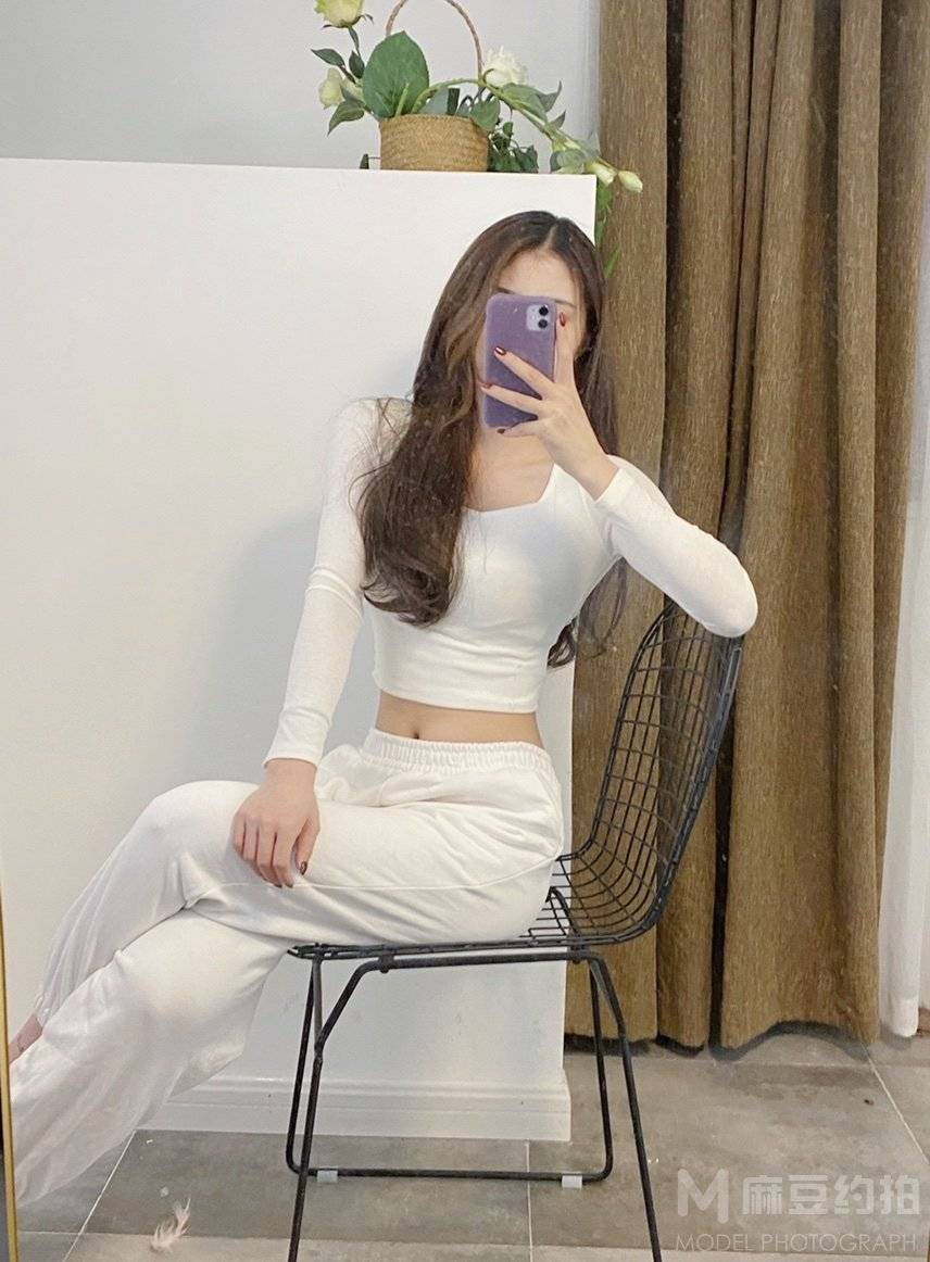 黑白模特