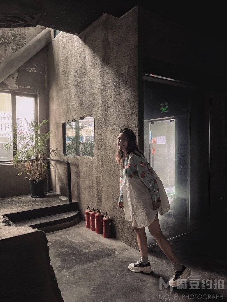 情绪模特