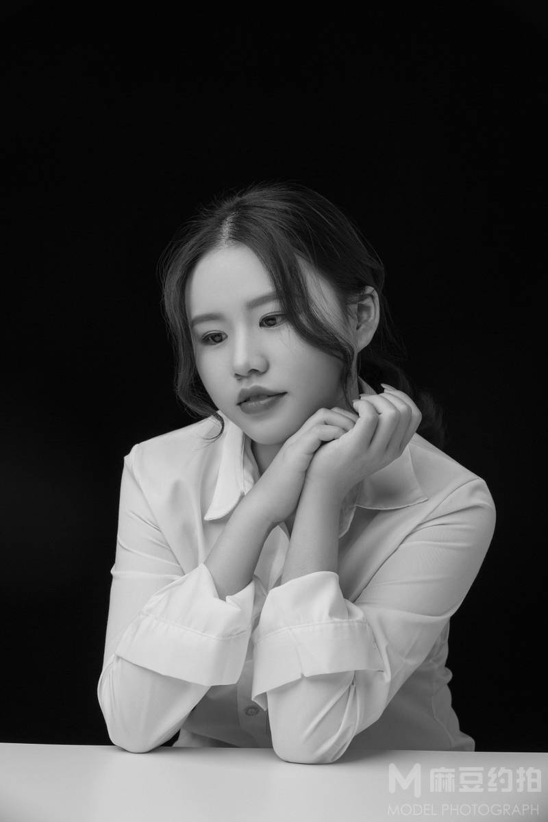 黑白模特