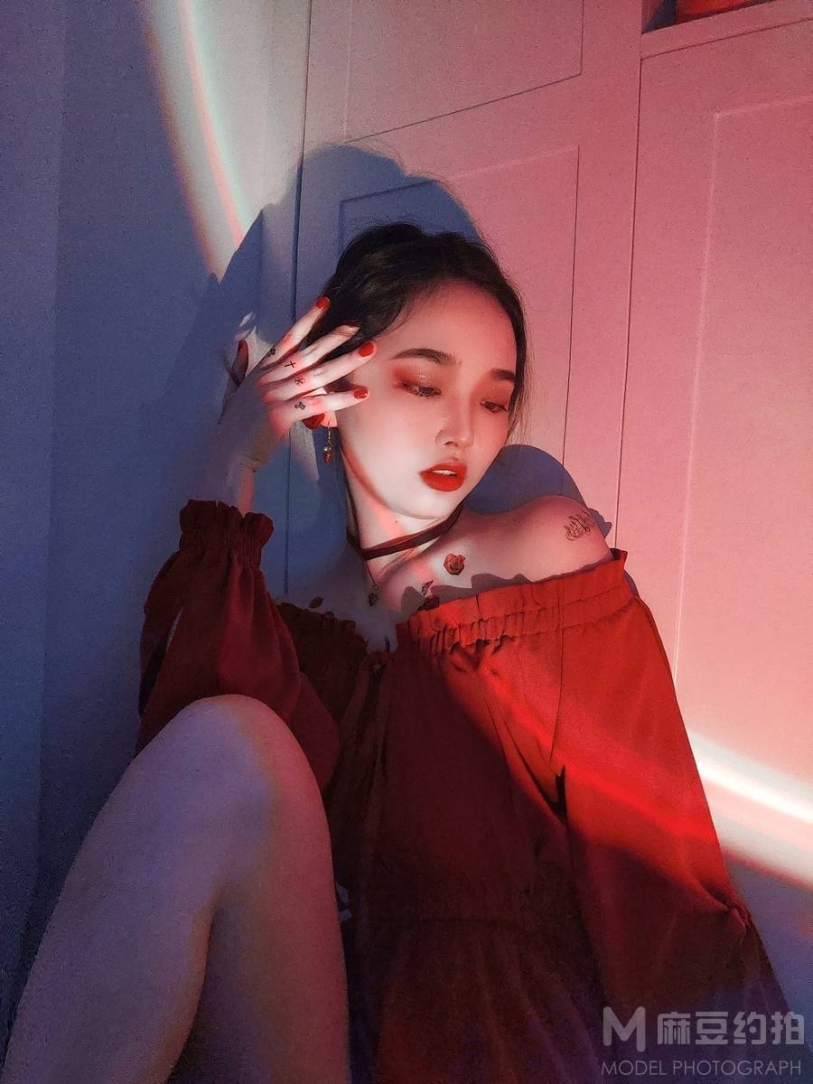 情绪模特