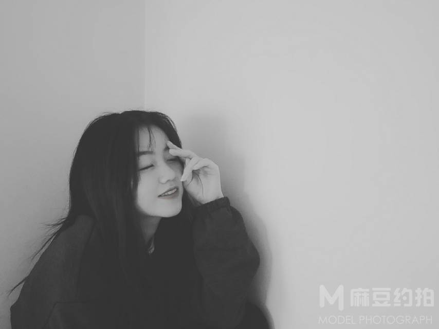 黑白模特