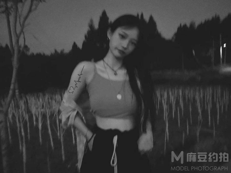 黑白模特
