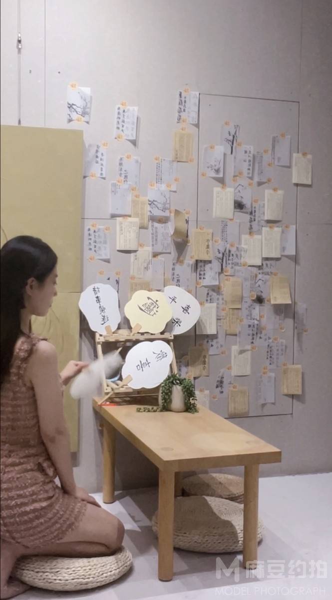 情绪模特