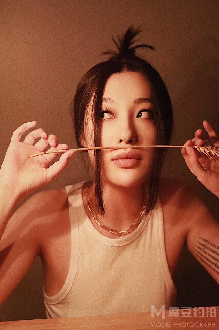 情绪模特