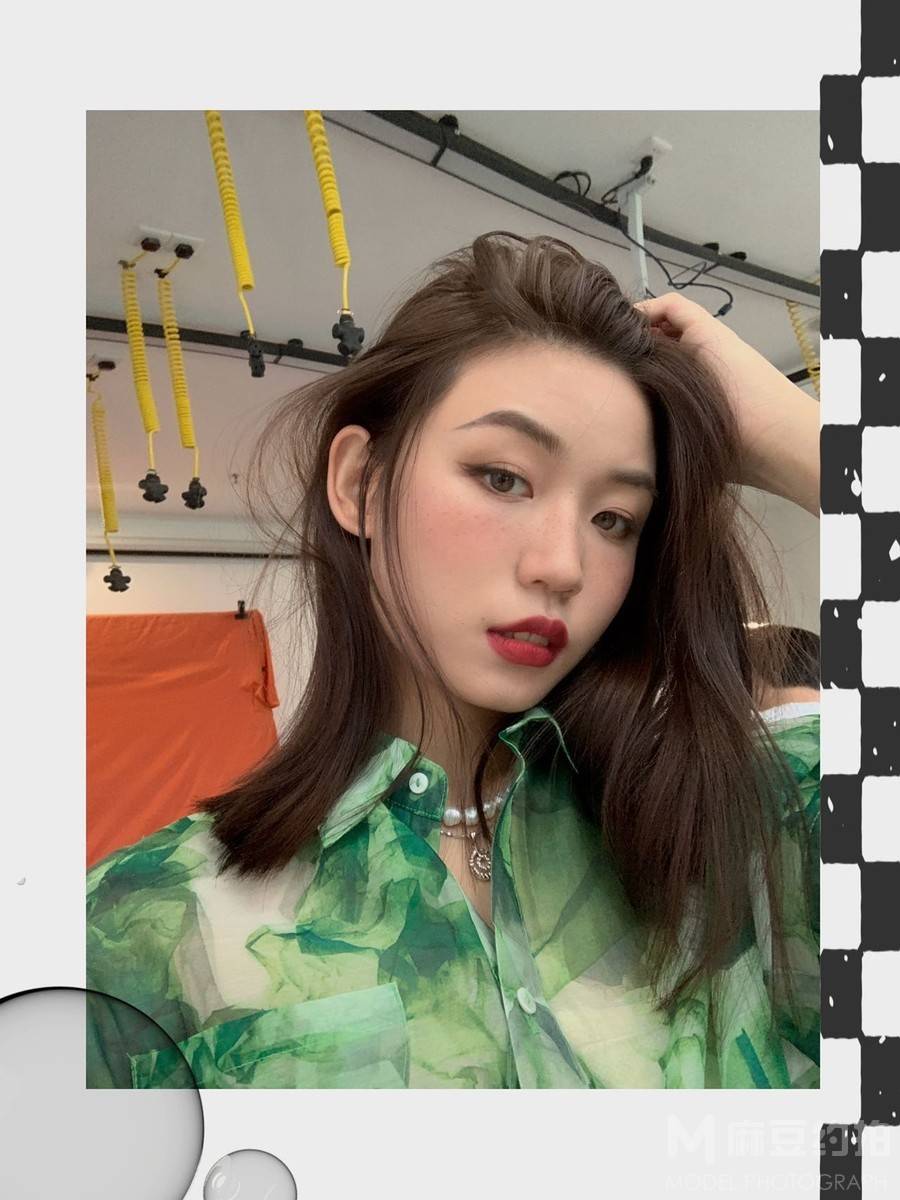 情绪模特