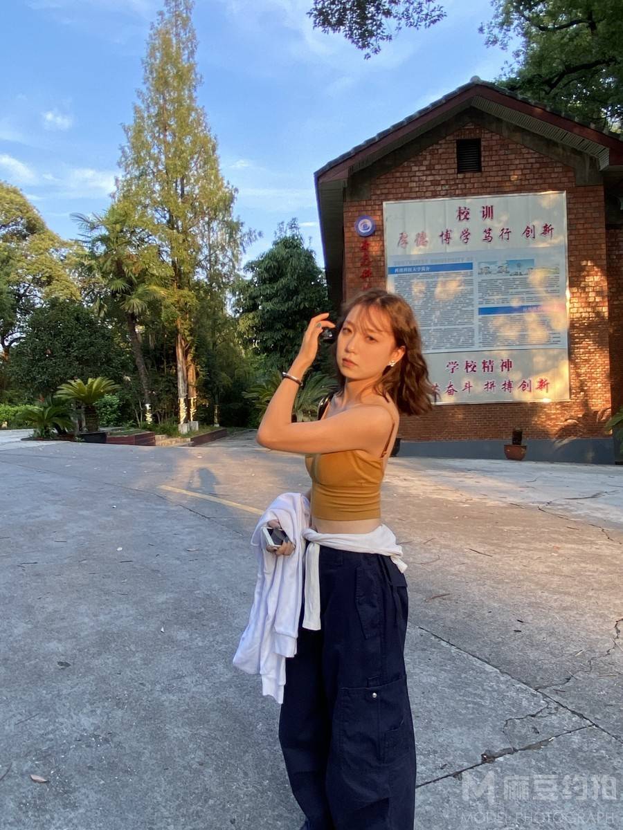 校园模特