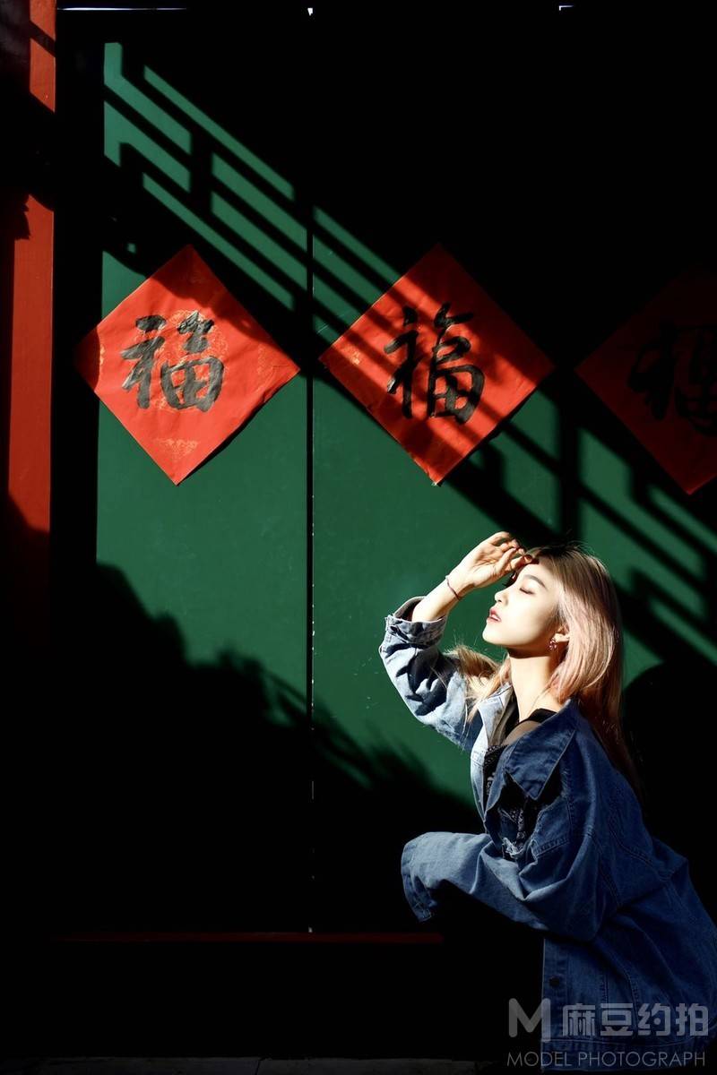 情绪模特