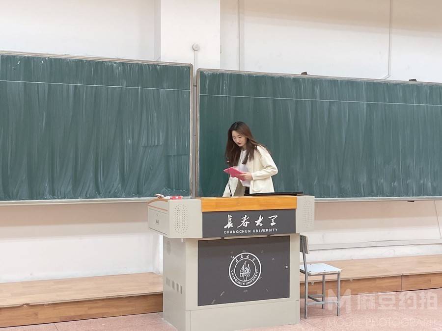 校园模特