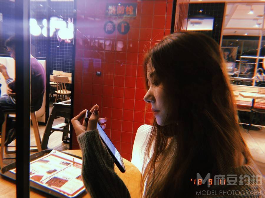 情绪模特