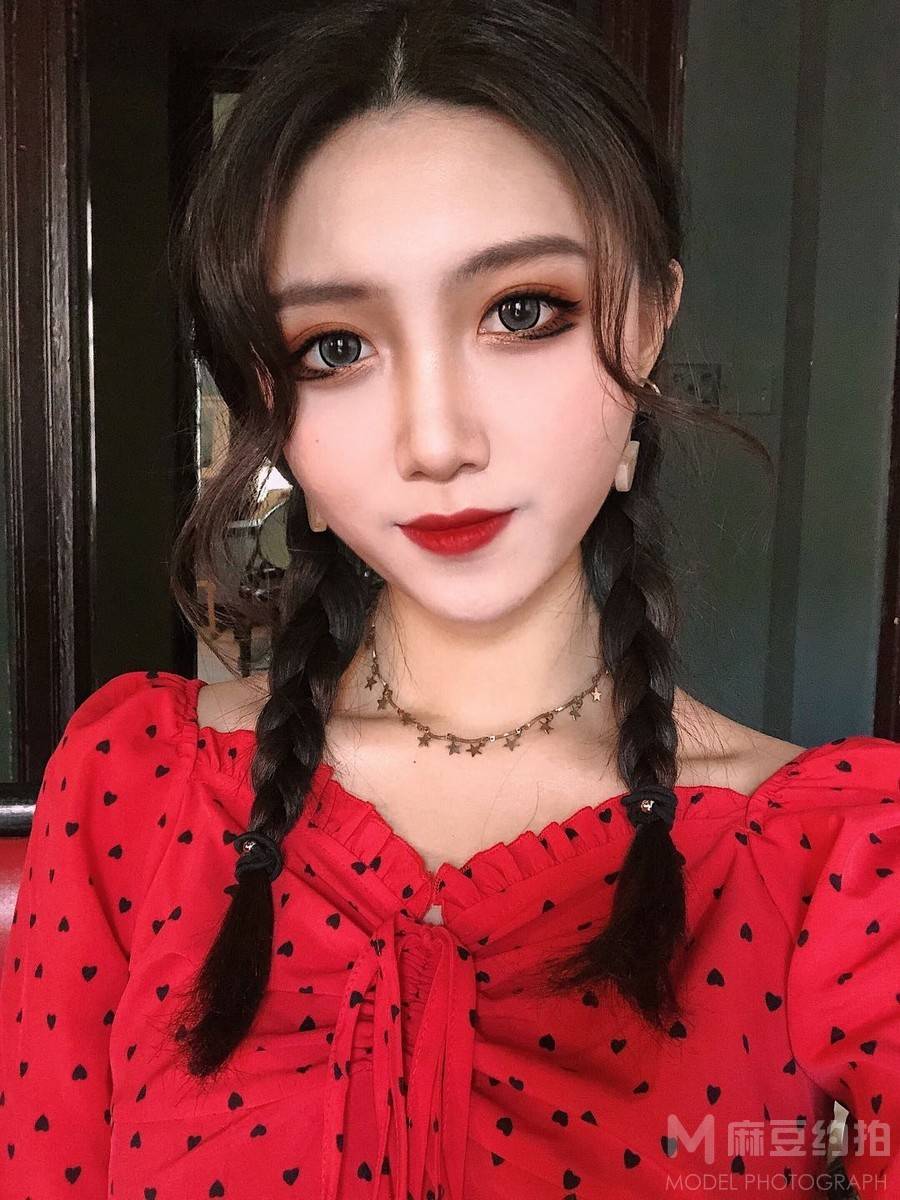 妆容模特