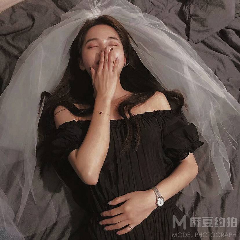 黑白模特