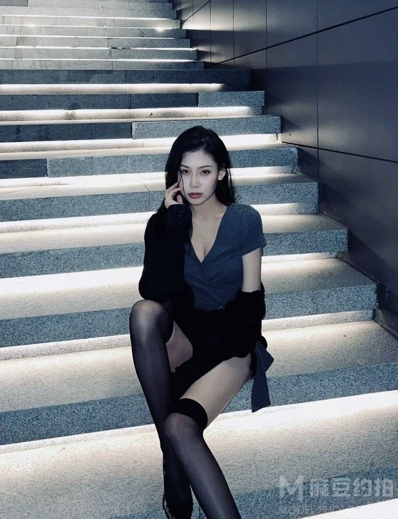 黑白模特