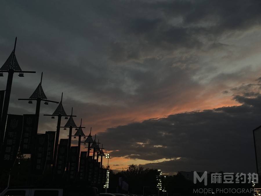 黑白模特