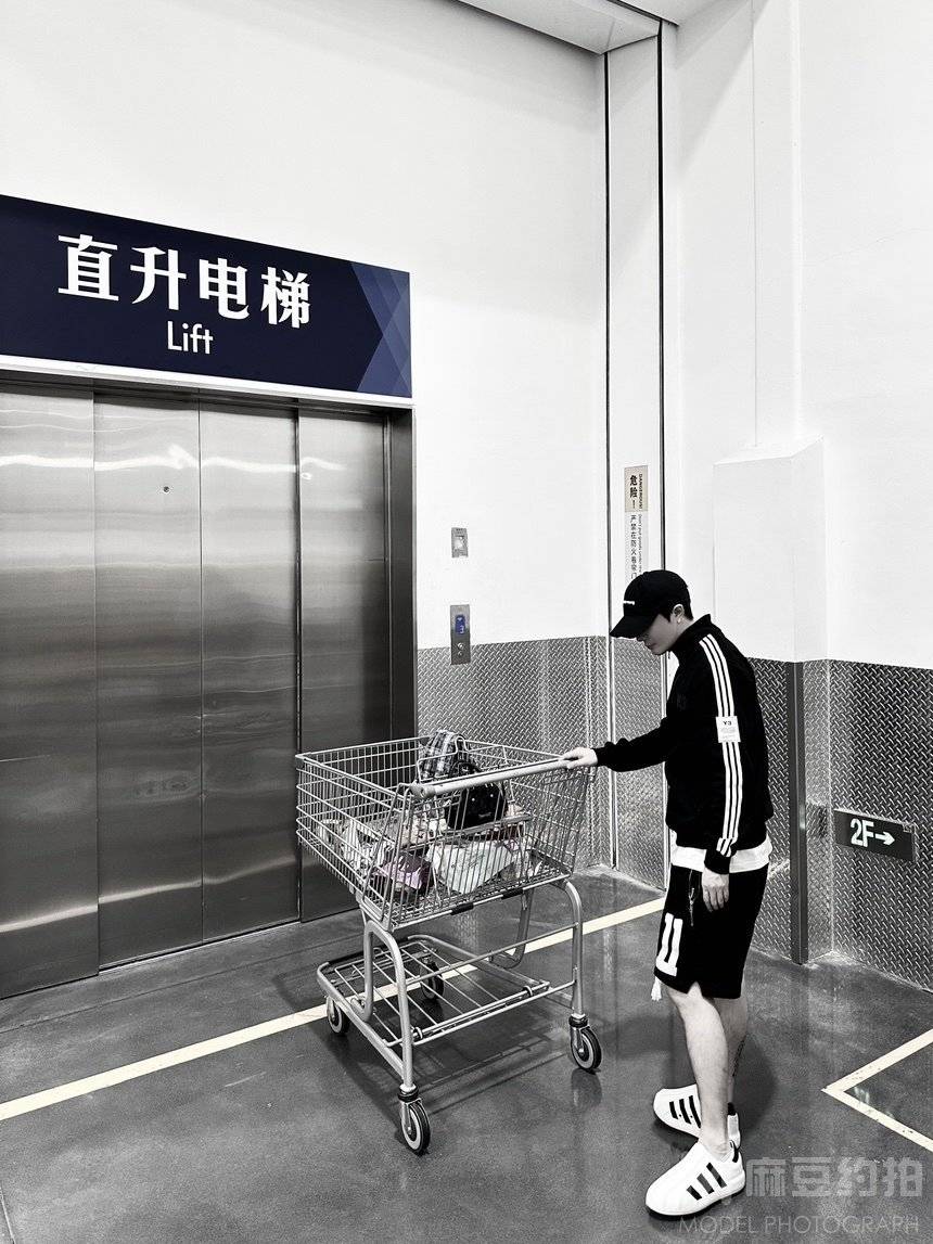 黑白模特