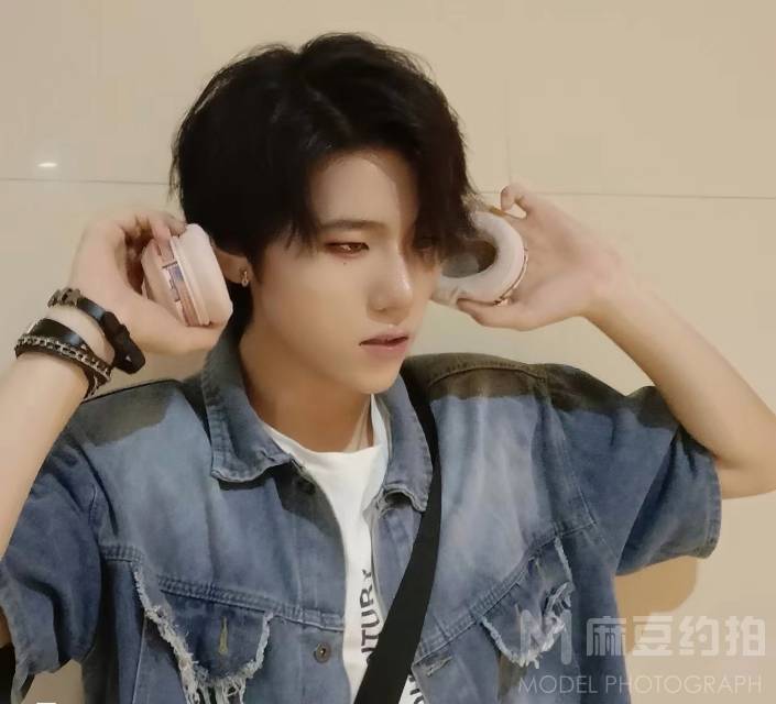 情绪模特