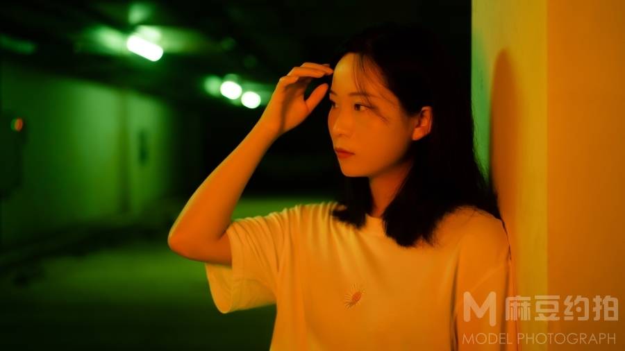 情绪模特