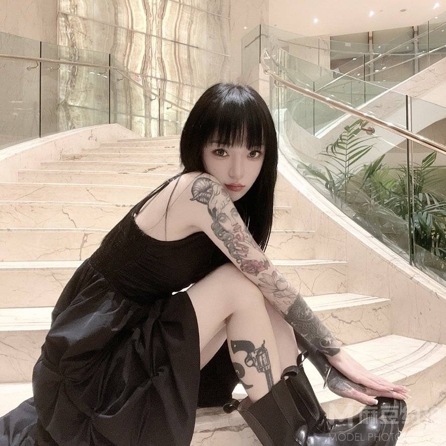 黑白模特