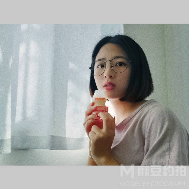 情绪模特