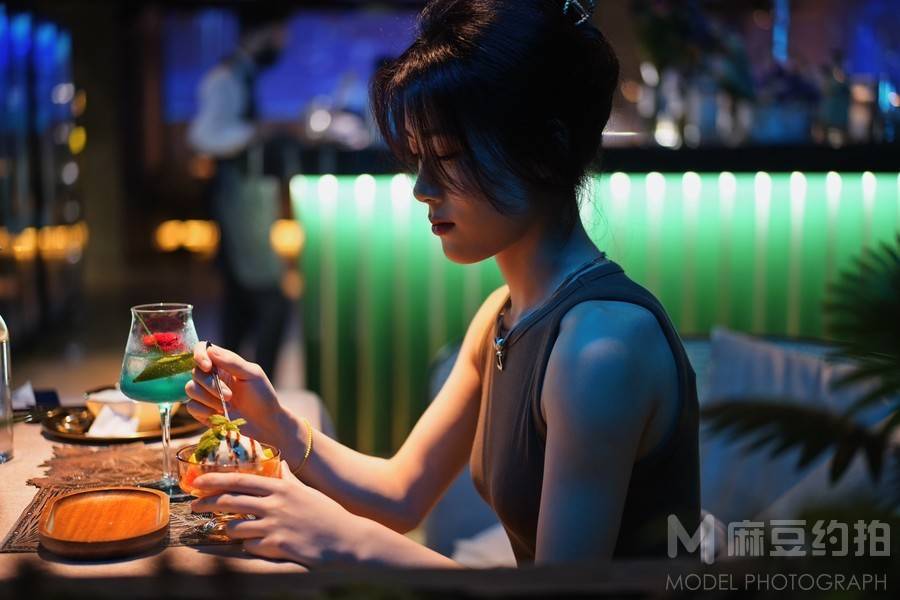 情绪模特
