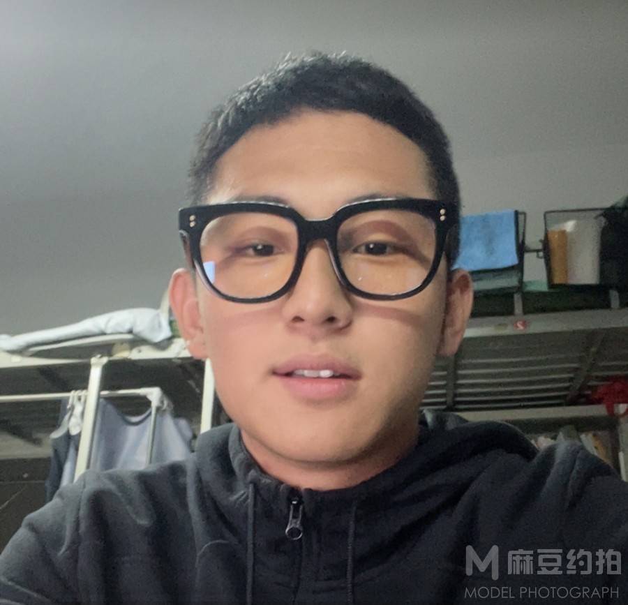 黑白模特