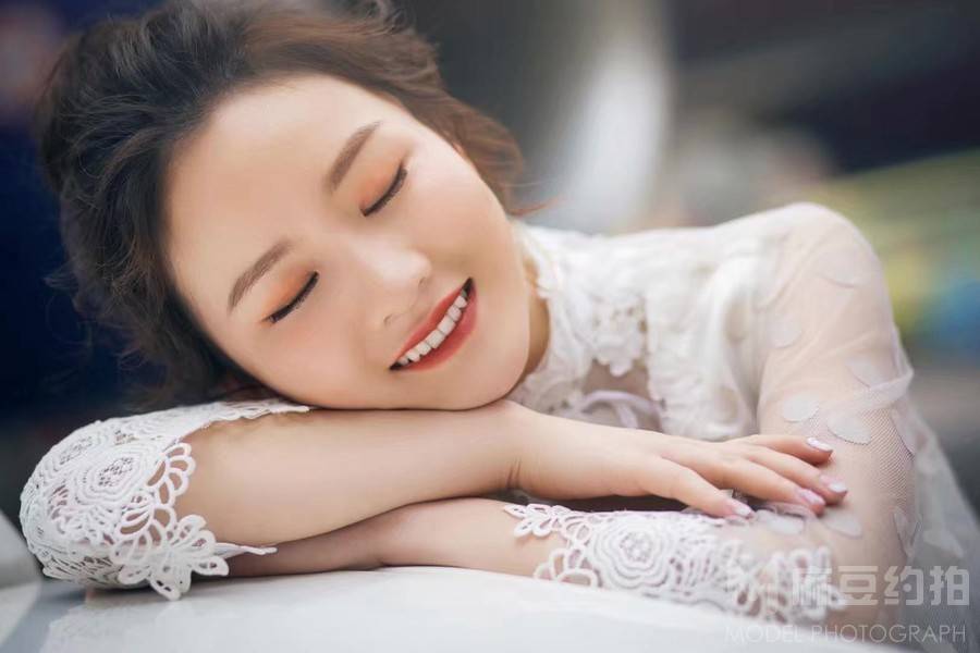 黑白模特