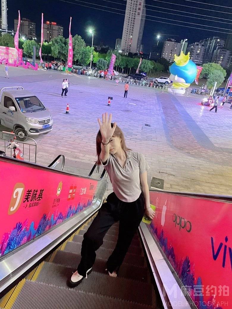 校园模特