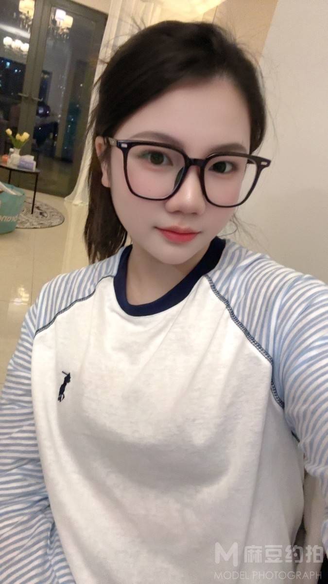 黑白模特