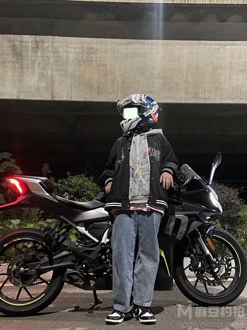 黑白模特