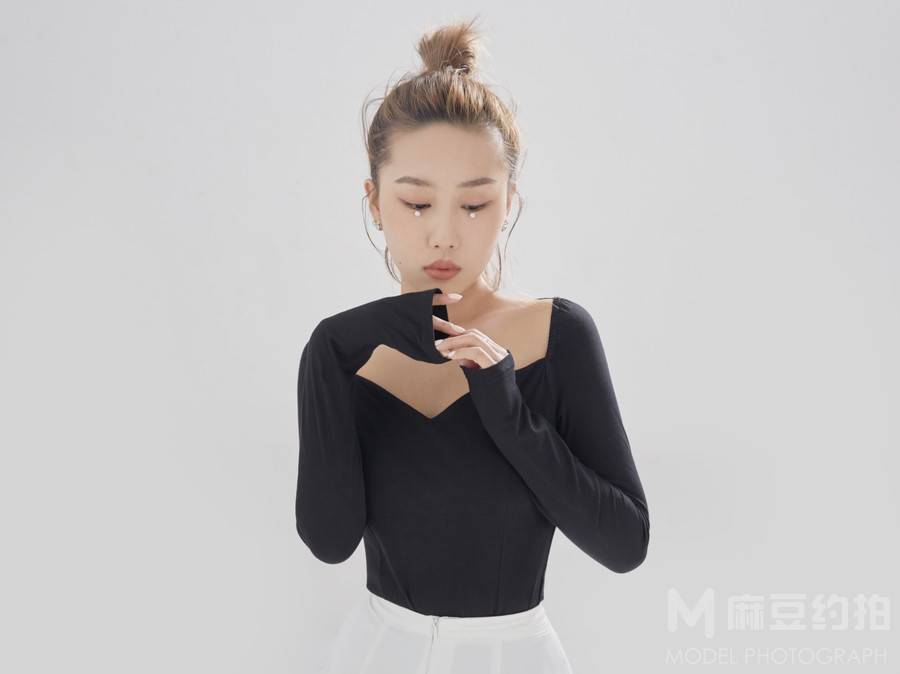 情绪模特