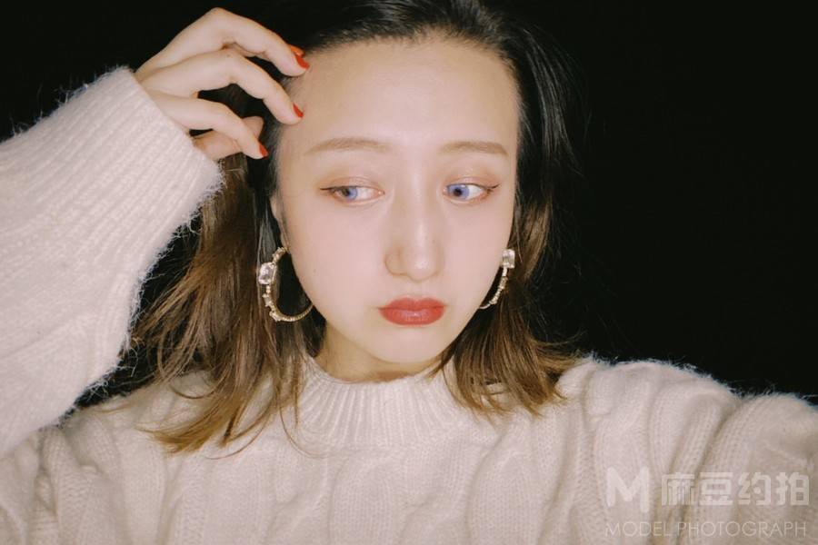 情绪模特
