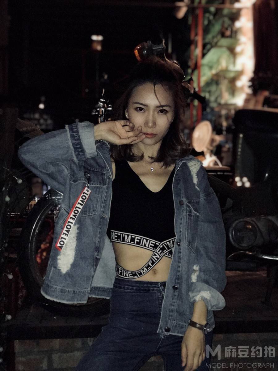 情绪模特