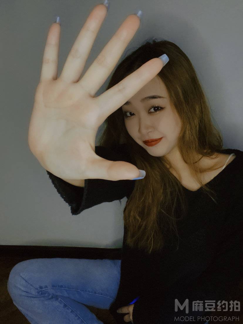 情绪模特