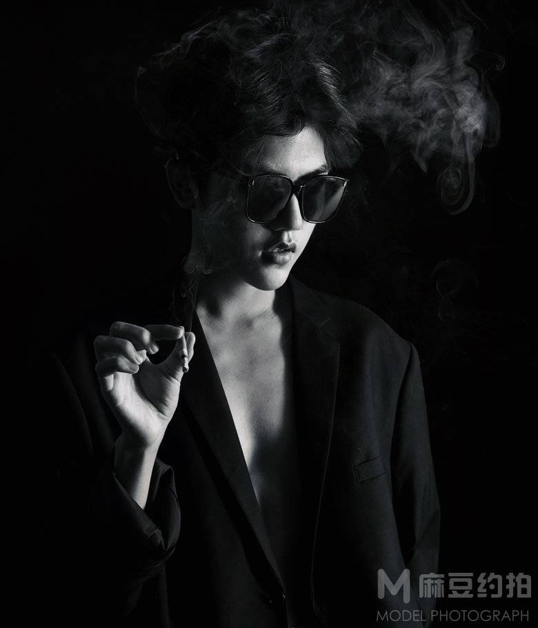 黑白模特