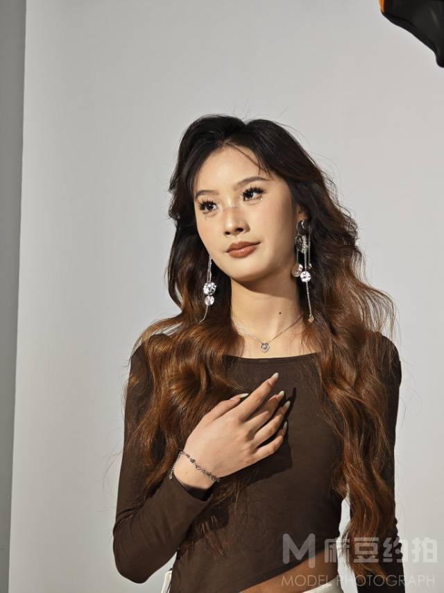 妆容模特