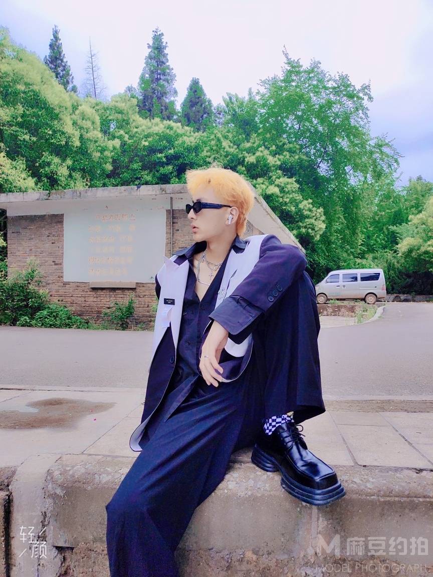 情绪模特