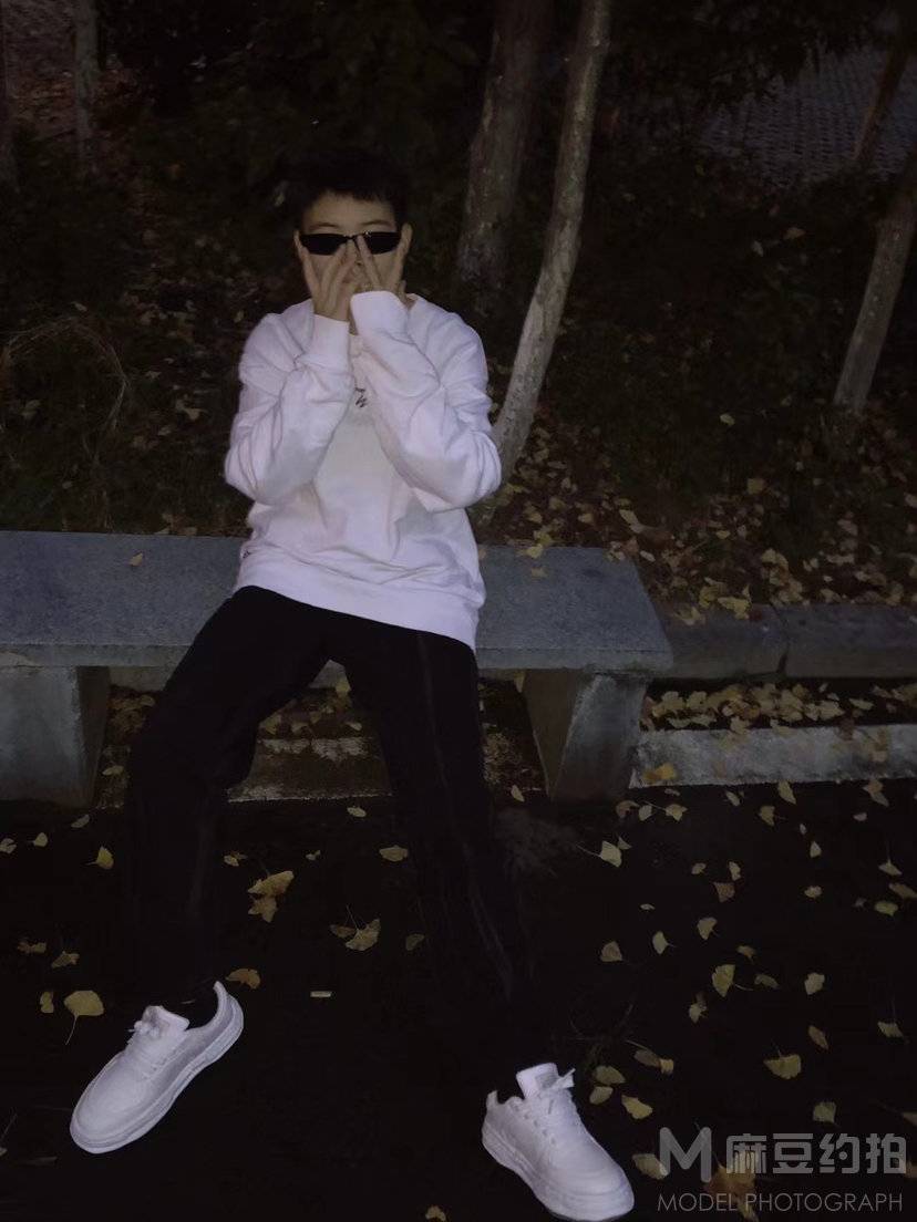黑白模特