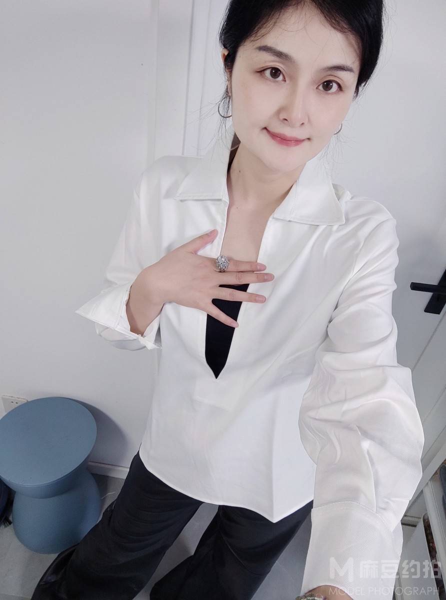 黑白模特