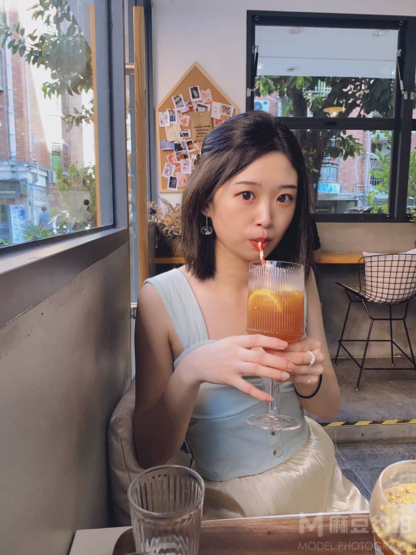 情绪模特