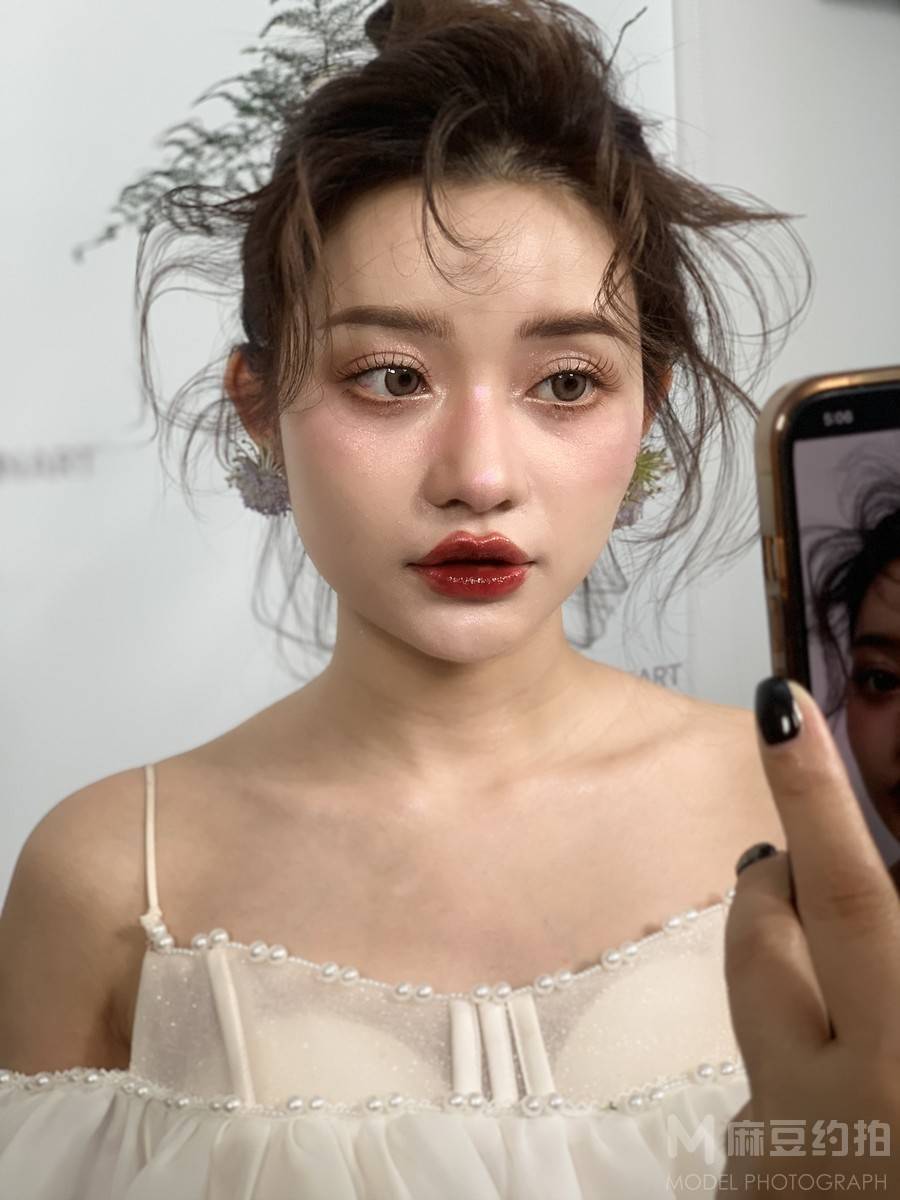 妆容模特