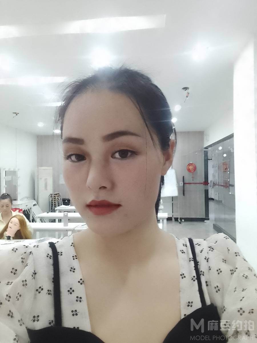 妆容模特