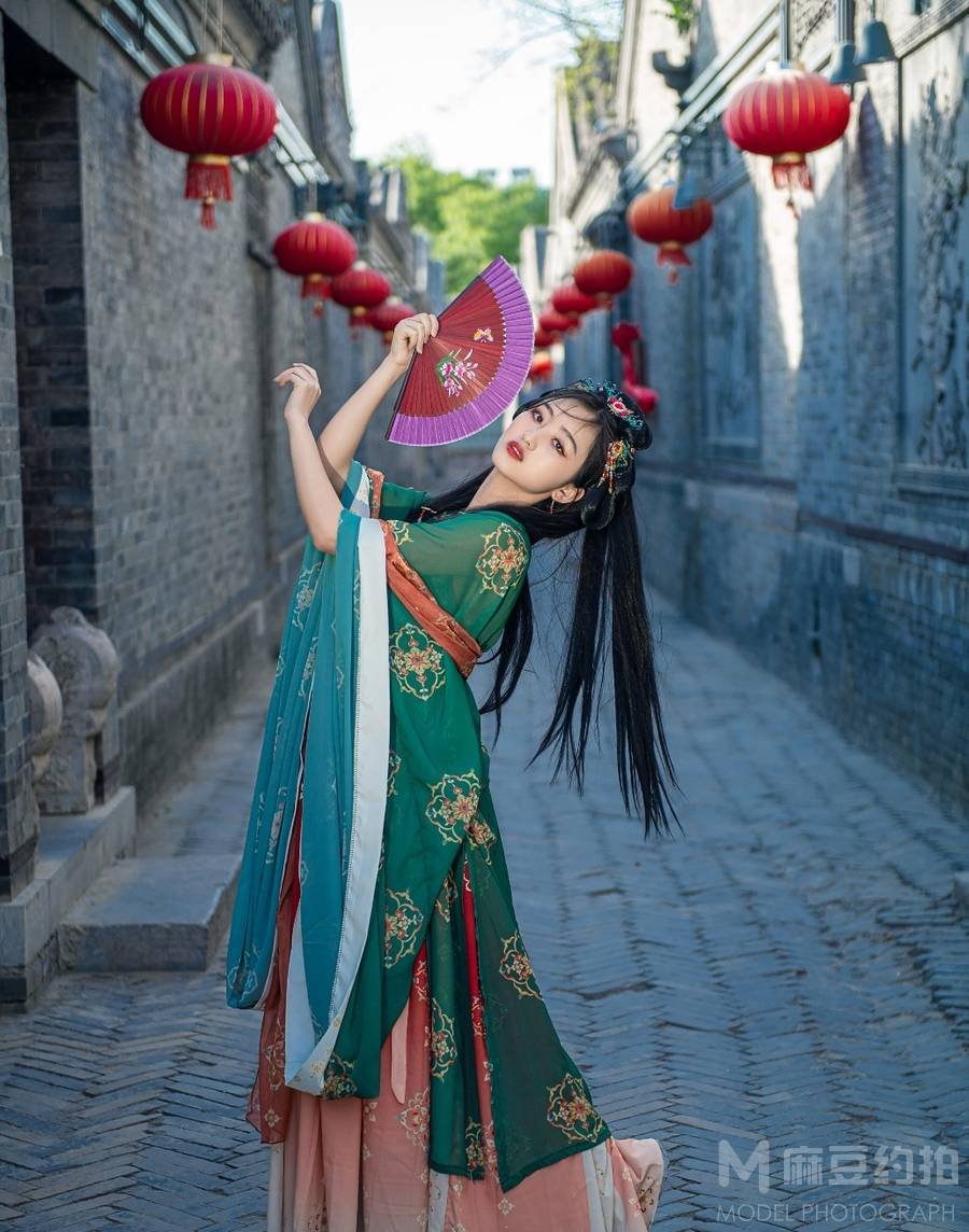 汉服模特