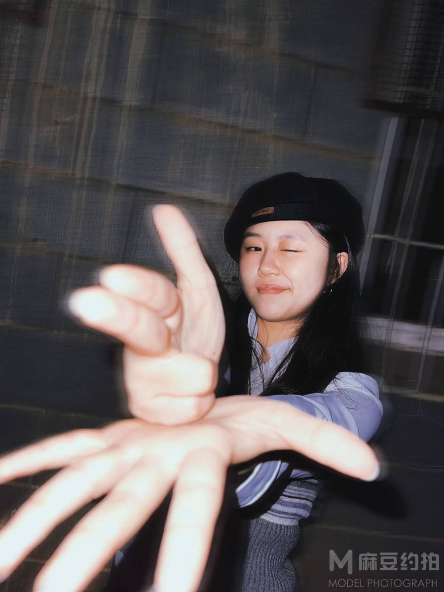 情绪模特